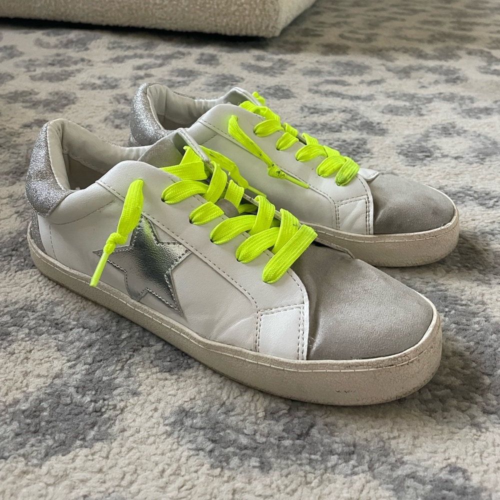 Star sneaker with neon and silver accents